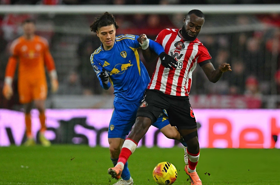 Chia điểm kịch tính, Sunderland chưa thể vượt qua MU trên bảng xếp hạng