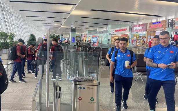 U17 Việt Nam mất gần 1 ngày mới đến được Indonesia